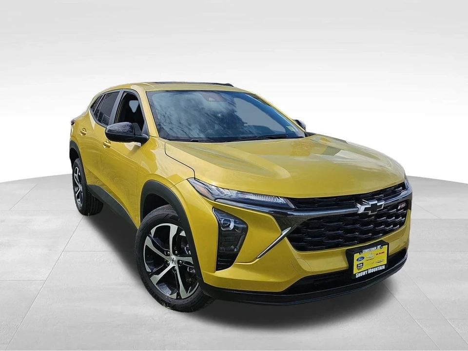 2025 Chevrolet Trax - Image 10 of 21