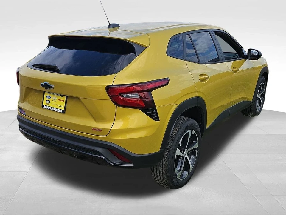 2025 Chevrolet Trax - Image 13 of 21