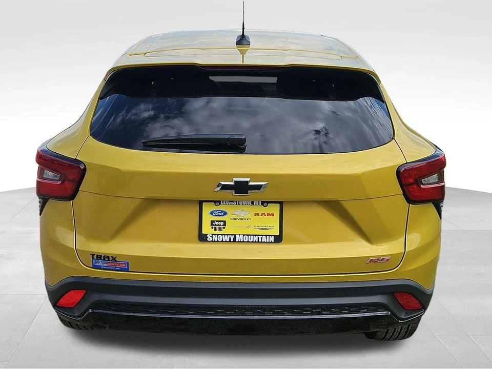 2025 Chevrolet Trax - Image 14 of 21