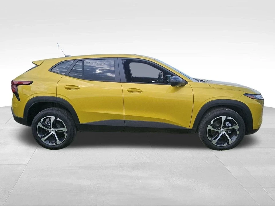 2025 Chevrolet Trax - Image 12 of 21