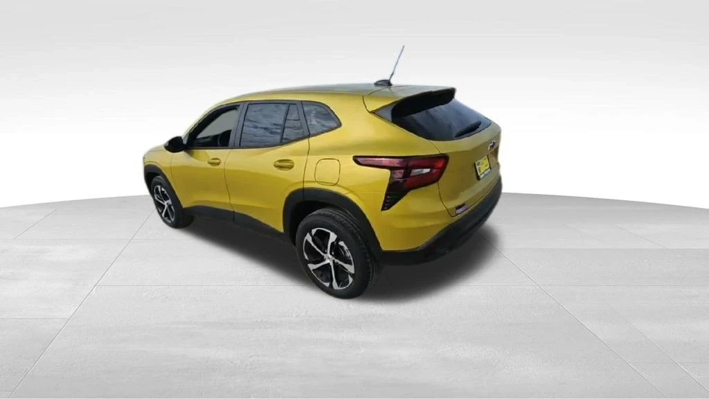 2025 Chevrolet Trax - Image 6 of 21