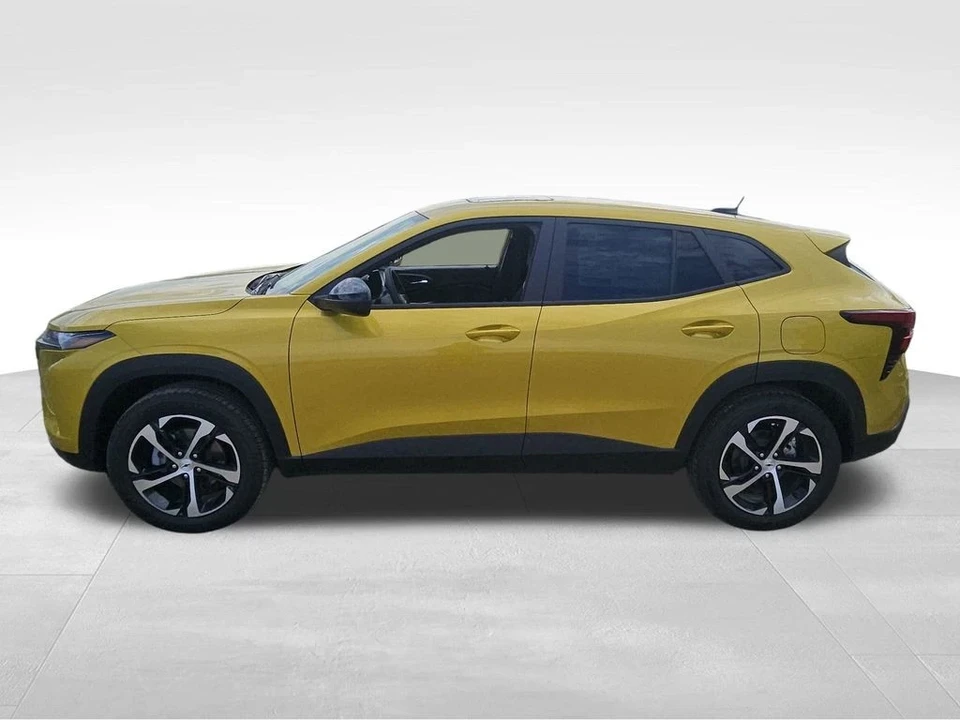 2025 Chevrolet Trax - Image 16 of 21