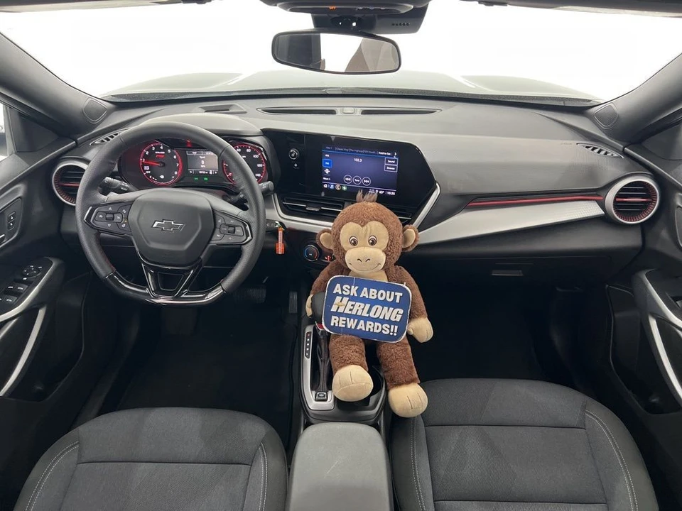 2025 Chevrolet Trax - Image 17 of 21