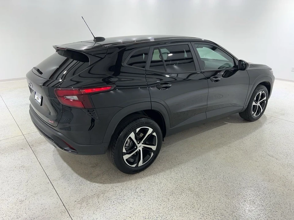 2025 Chevrolet Trax - Image 8 of 21