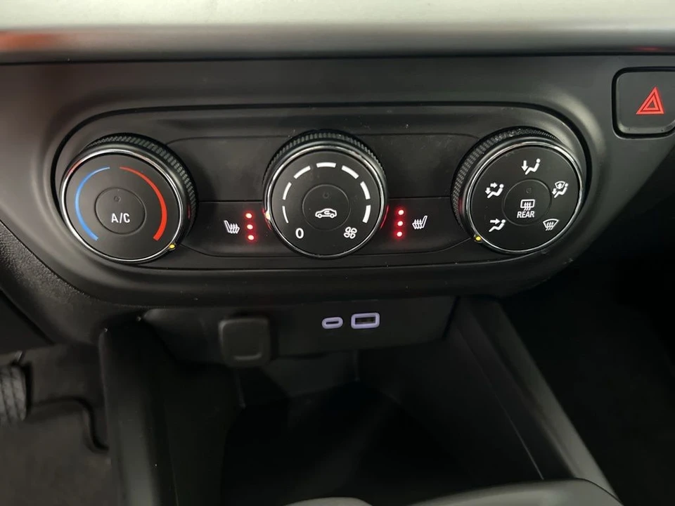 2025 Chevrolet Trax - Image 15 of 21