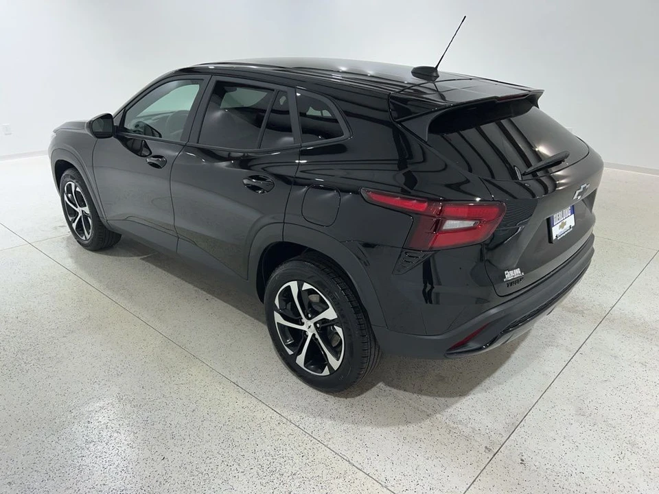 2025 Chevrolet Trax - Image 6 of 21