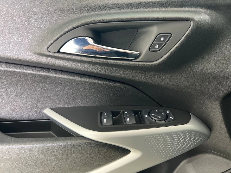 2025 Chevrolet Trax - Image 19 of 21