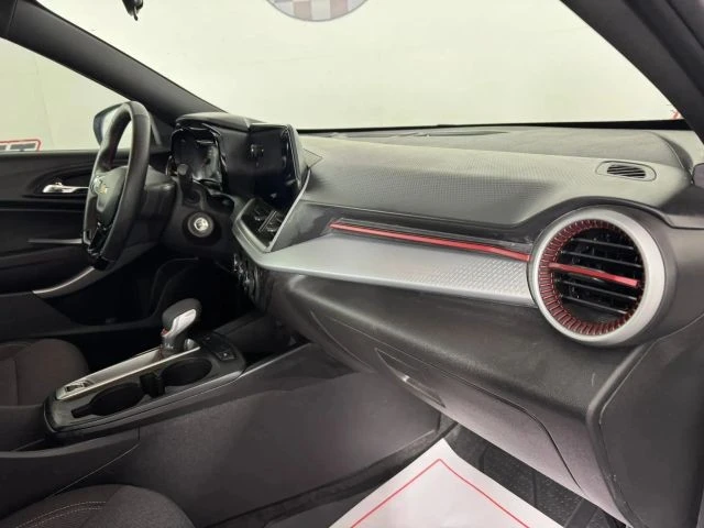 2025 Chevrolet Trax - Image 12 of 21
