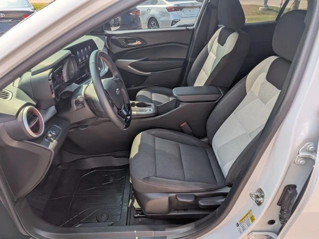 2025 Chevrolet Trax - Image 10 of 21