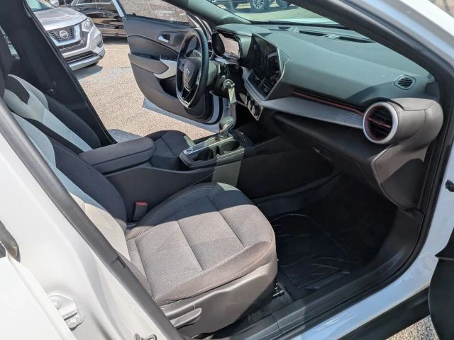 2025 Chevrolet Trax - Image 11 of 21