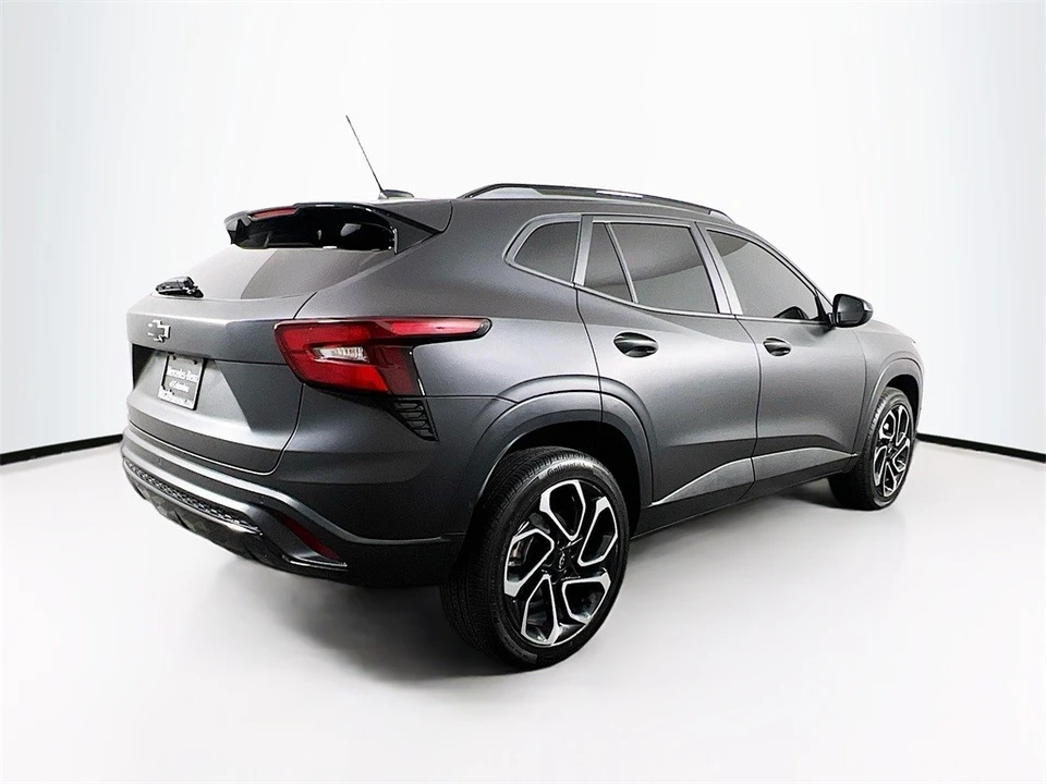 2025 Chevrolet Trax - Image 7 of 12