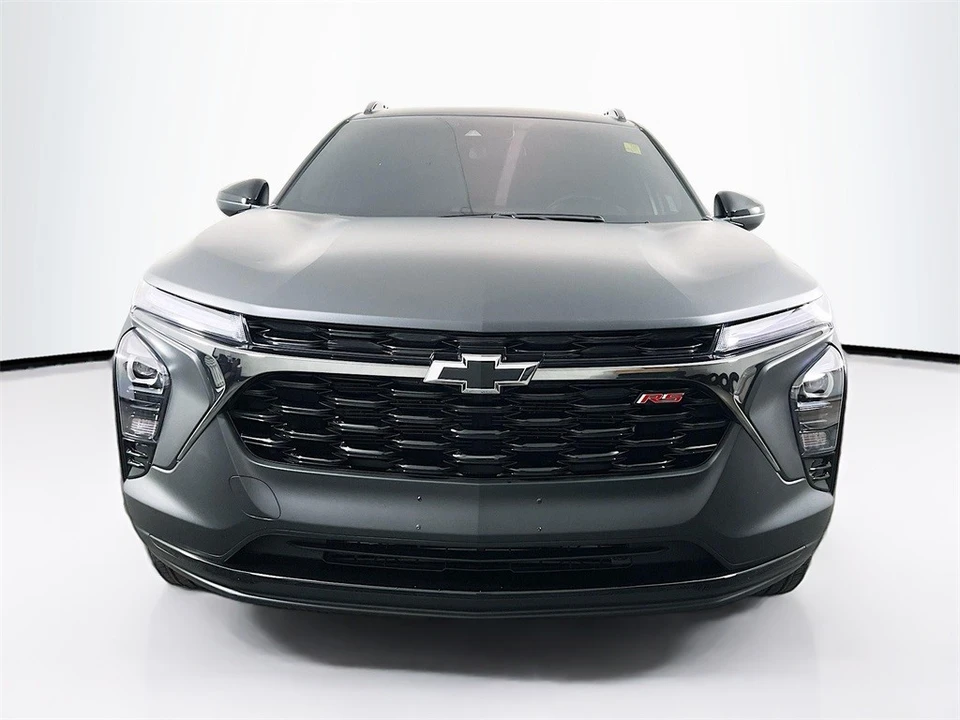 2025 Chevrolet Trax - Image 2 of 12