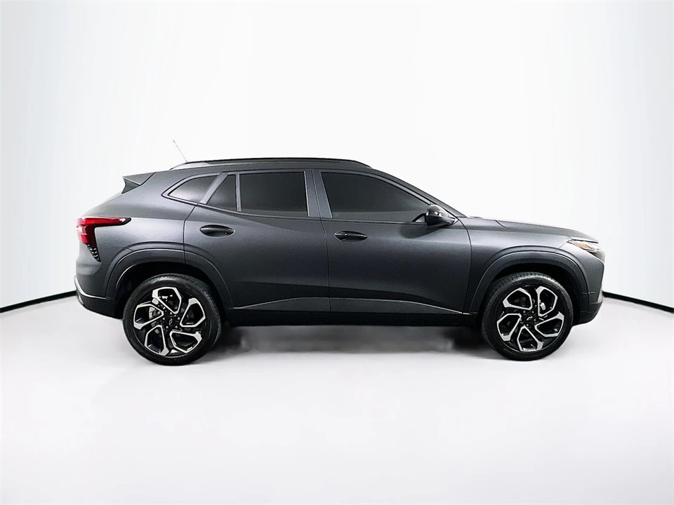 2025 Chevrolet Trax - Image 8 of 12