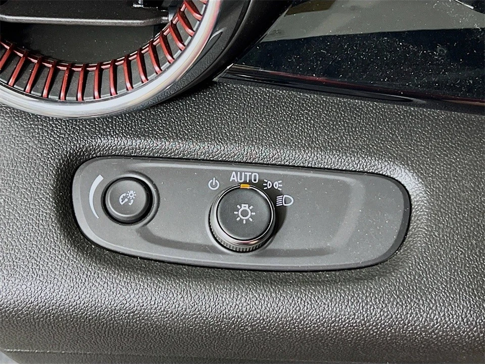 2025 Chevrolet Trax - Image 11 of 12
