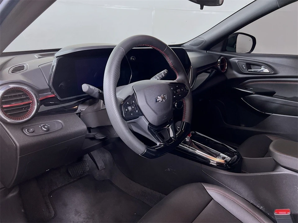 2025 Chevrolet Trax - Image 10 of 12
