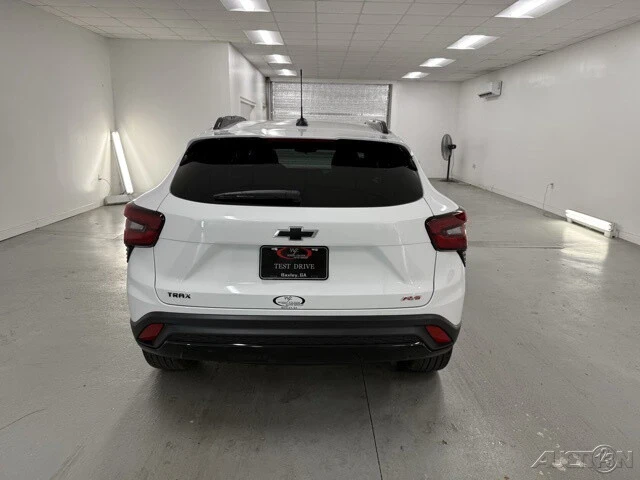2025 Chevrolet Trax - Image 6 of 12