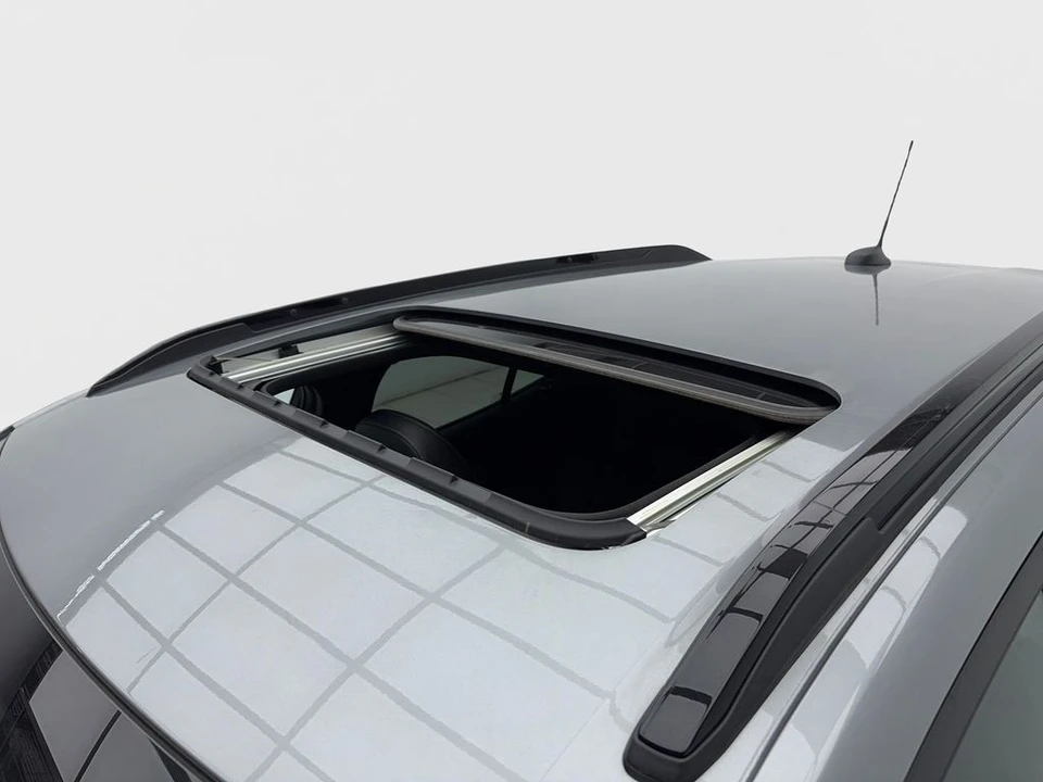 2025 Chevrolet Trax - Image 11 of 21