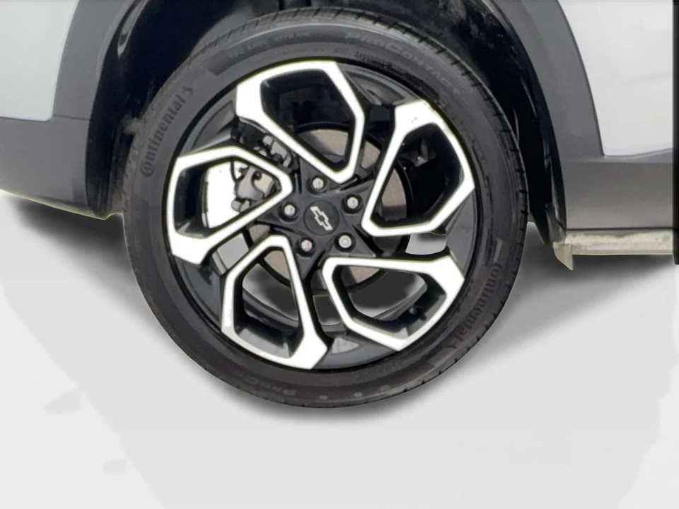 2025 Chevrolet Trax - Image 14 of 21