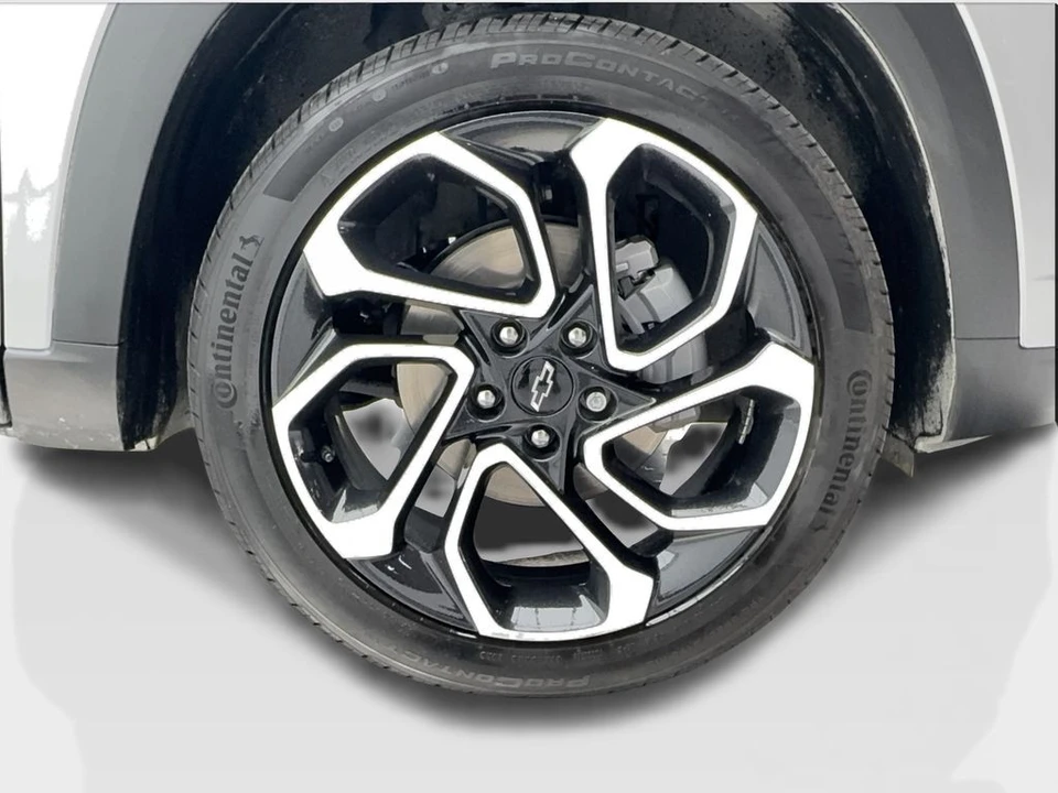 2025 Chevrolet Trax - Image 16 of 21