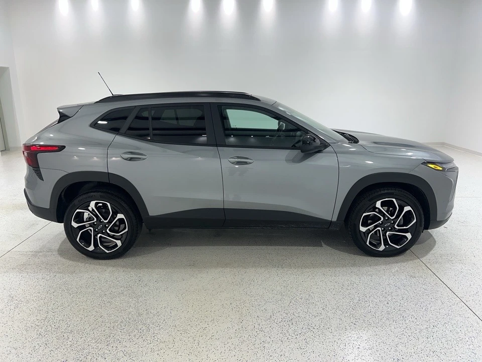 2025 Chevrolet Trax - Image 6 of 12