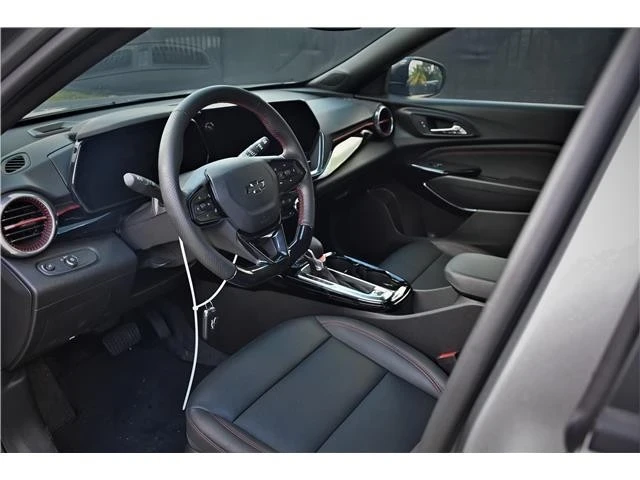 2025 Chevrolet Trax - Image 15 of 21