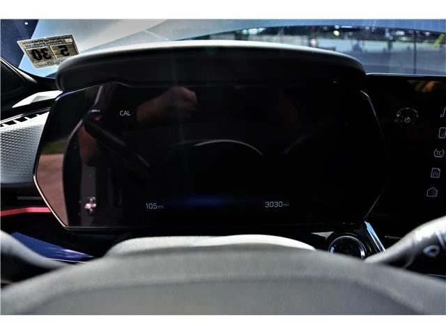 2025 Chevrolet Trax - Image 10 of 21