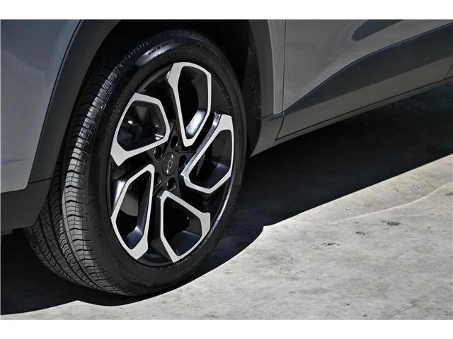2025 Chevrolet Trax - Image 8 of 21