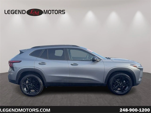 2025 Chevrolet Trax - Image 9 of 21