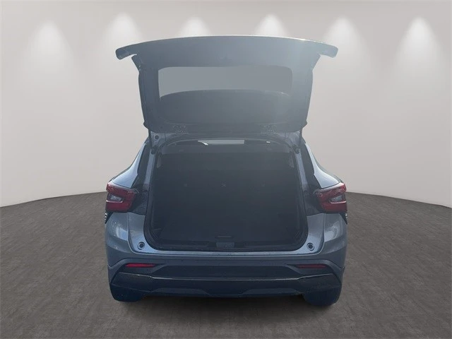 2025 Chevrolet Trax - Image 15 of 21