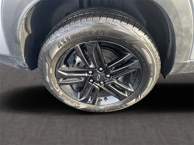 2025 Chevrolet Trax - Image 10 of 21