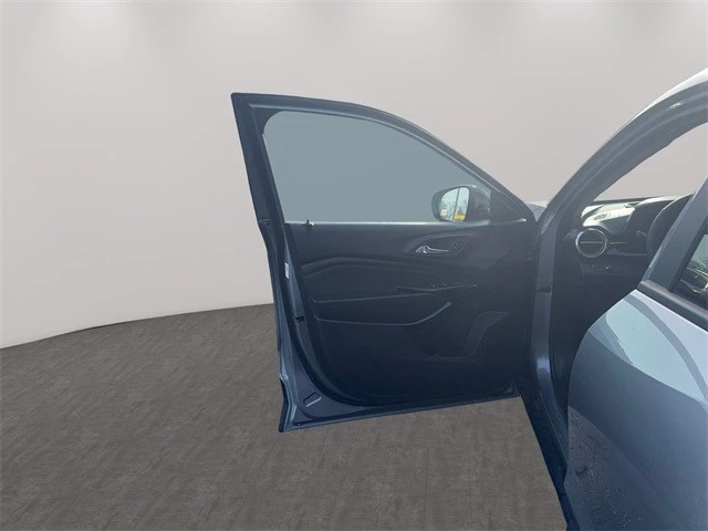 2025 Chevrolet Trax - Image 11 of 21