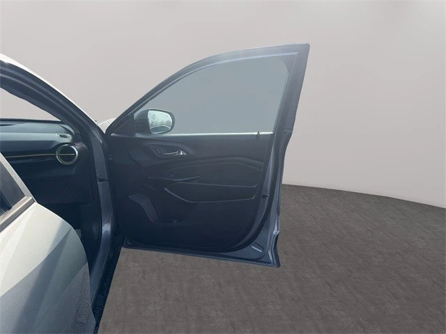 2025 Chevrolet Trax - Image 16 of 21
