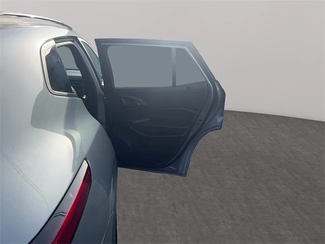2025 Chevrolet Trax - Image 18 of 21