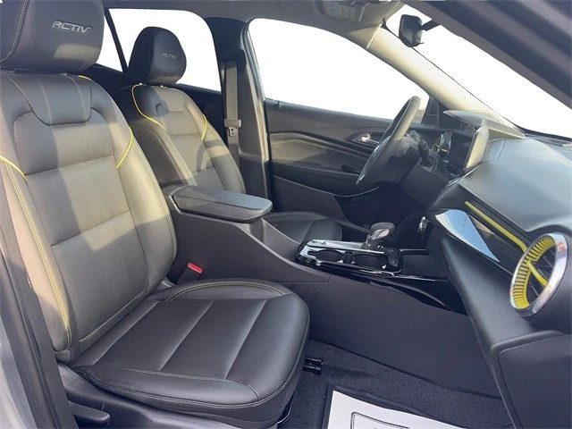 2025 Chevrolet Trax - Image 17 of 21