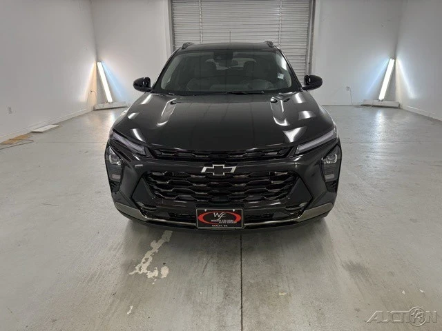 2025 Chevrolet Trax - Image 2 of 12