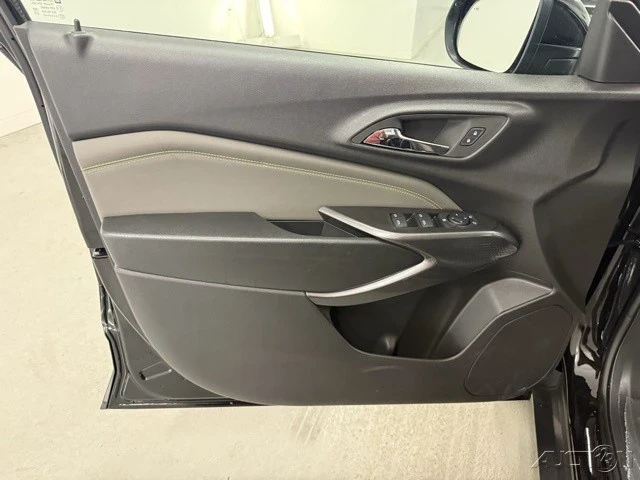 2025 Chevrolet Trax - Image 11 of 12