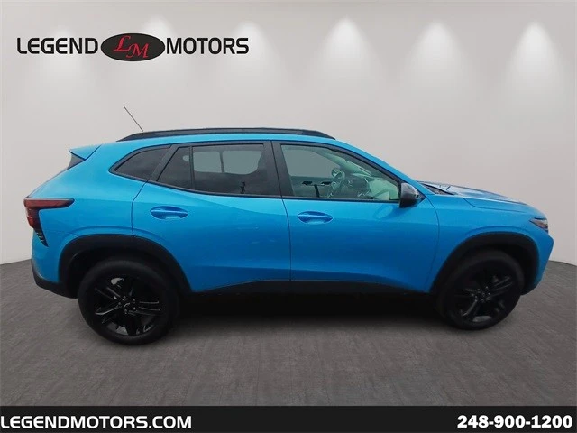 2025 Chevrolet Trax - Image 9 of 21
