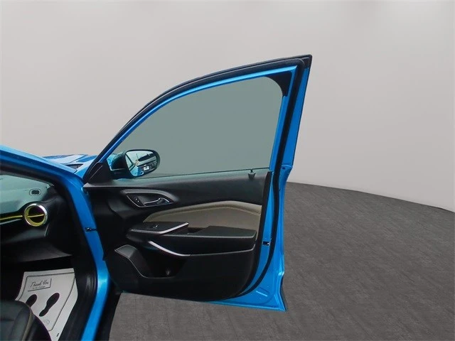 2025 Chevrolet Trax - Image 16 of 21