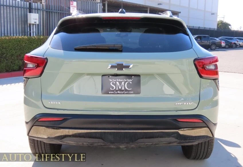 2025 Chevrolet Trax - Image 12 of 21