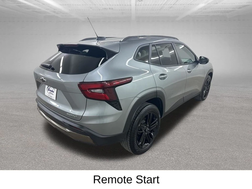 2025 Chevrolet Trax - Image 13 of 31