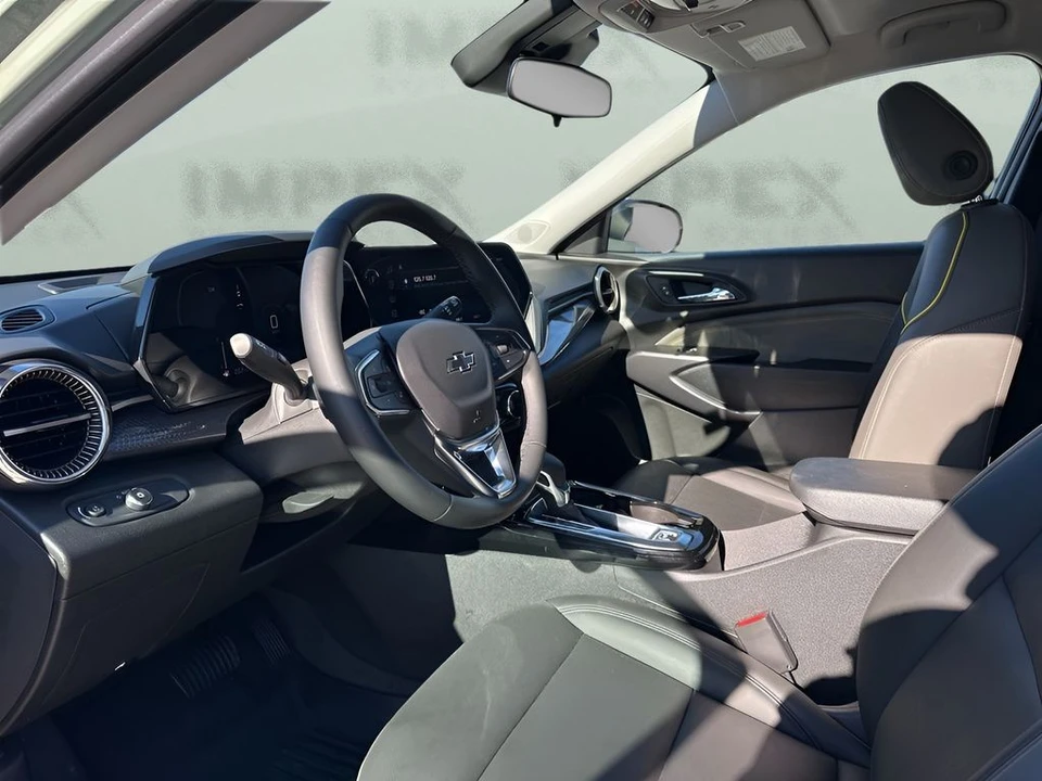 2025 Chevrolet Trax - Image 9 of 12