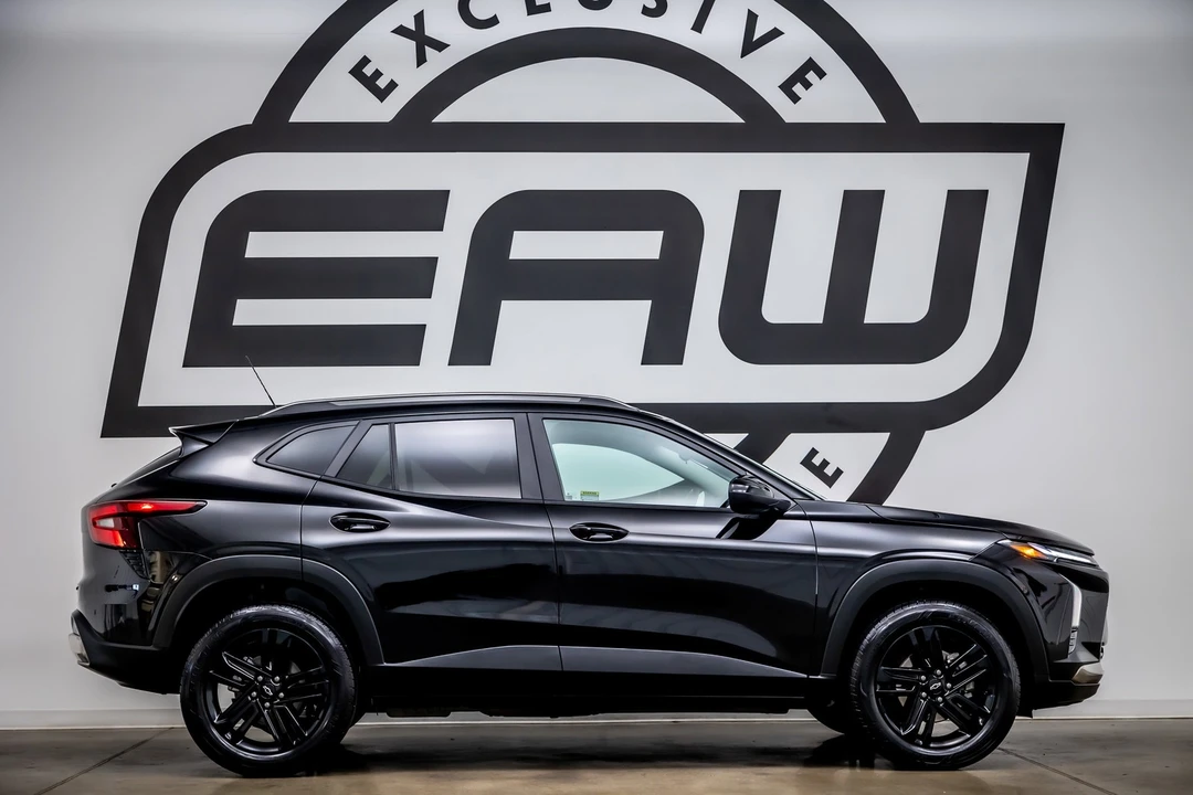 2025 Chevrolet Trax - Image 9 of 12