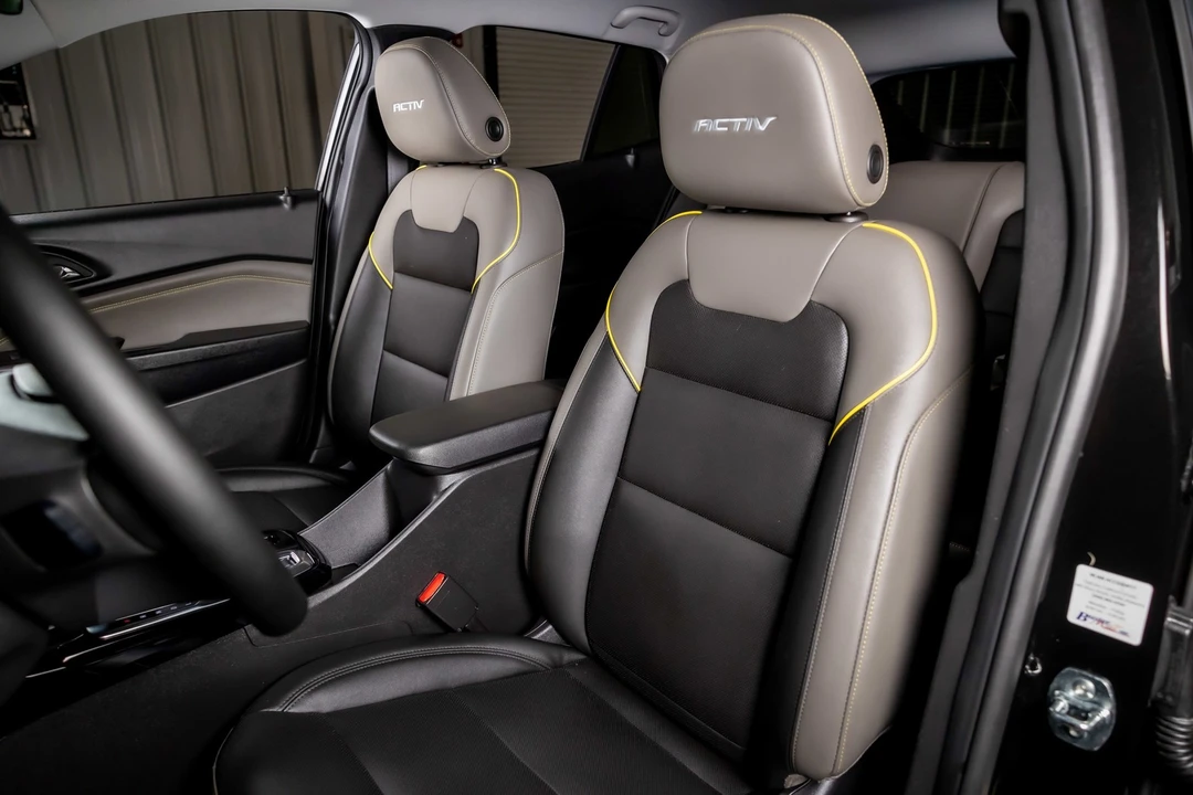 2025 Chevrolet Trax - Image 5 of 12