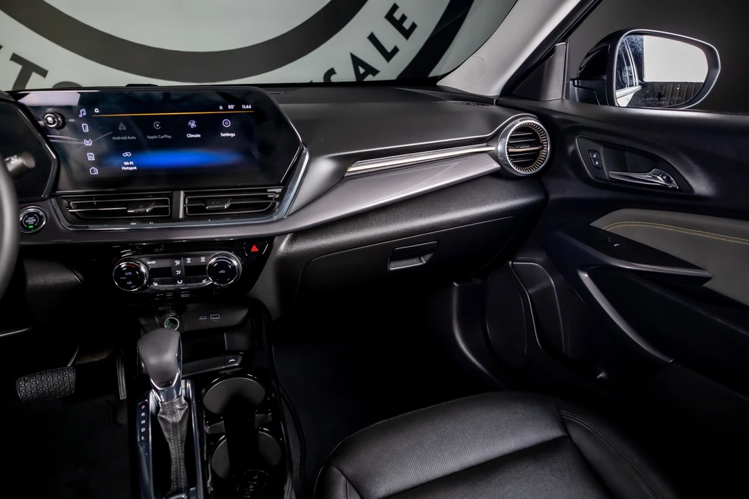 2025 Chevrolet Trax - Image 8 of 12