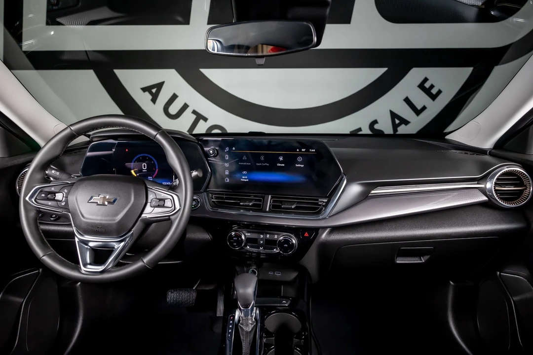 2025 Chevrolet Trax - Image 2 of 12