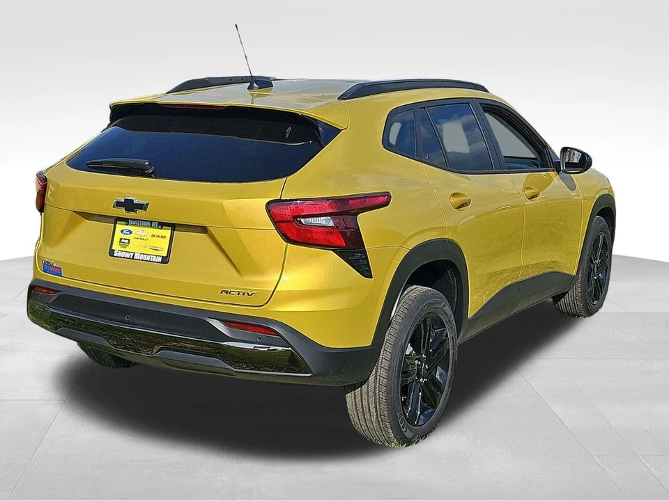 2025 Chevrolet Trax - Image 13 of 21