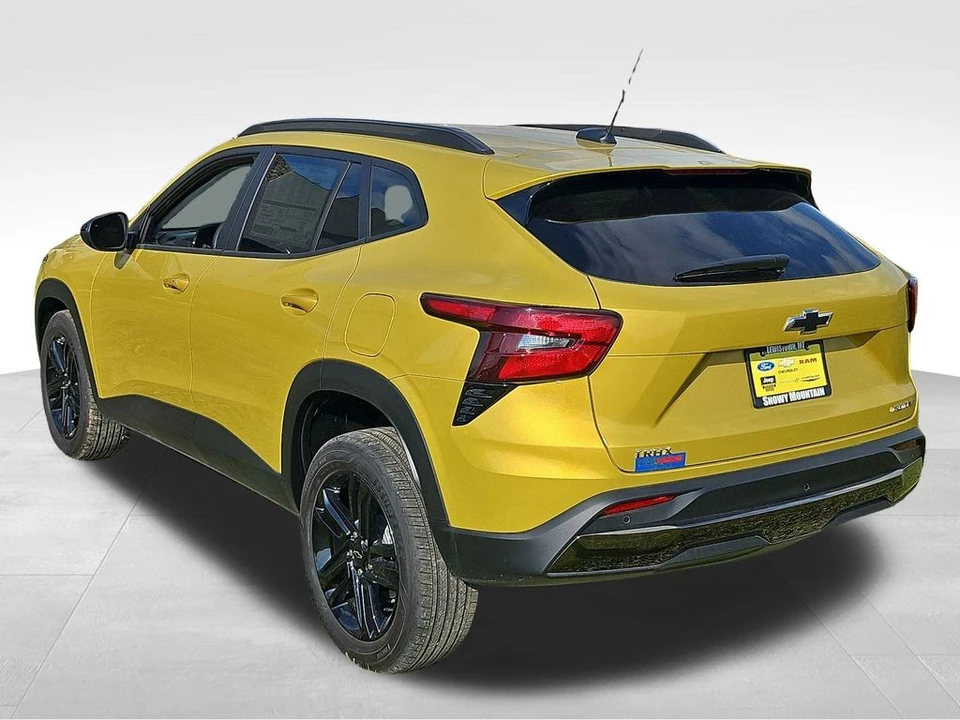 2025 Chevrolet Trax - Image 15 of 21
