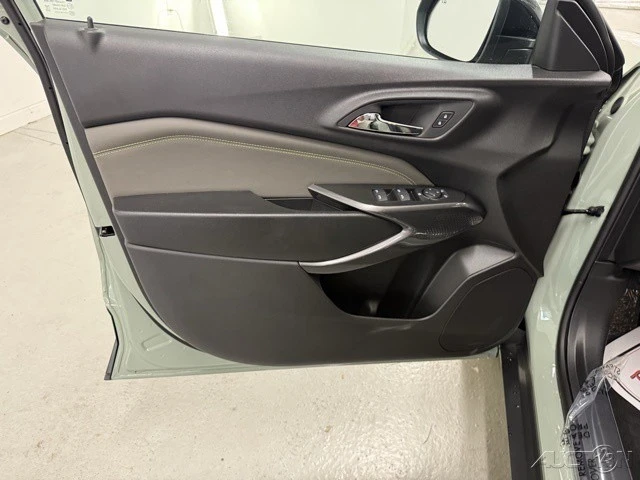 2025 Chevrolet Trax - Image 11 of 12