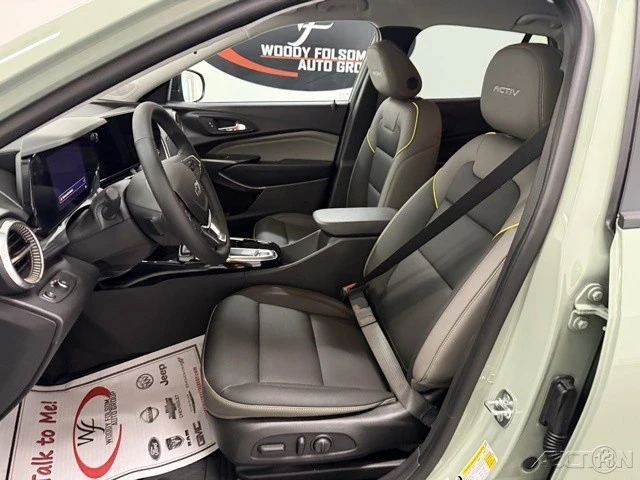 2025 Chevrolet Trax - Image 9 of 12