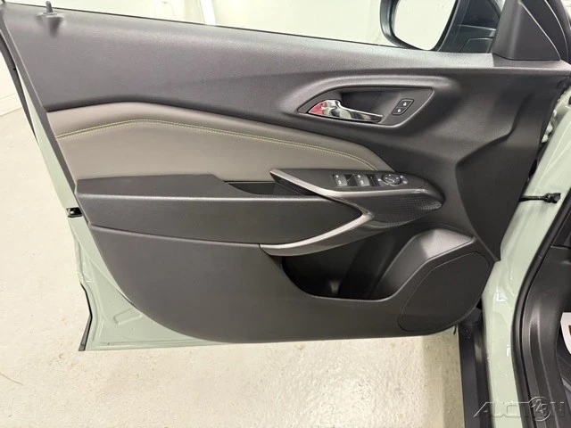 2025 Chevrolet Trax - Image 11 of 12